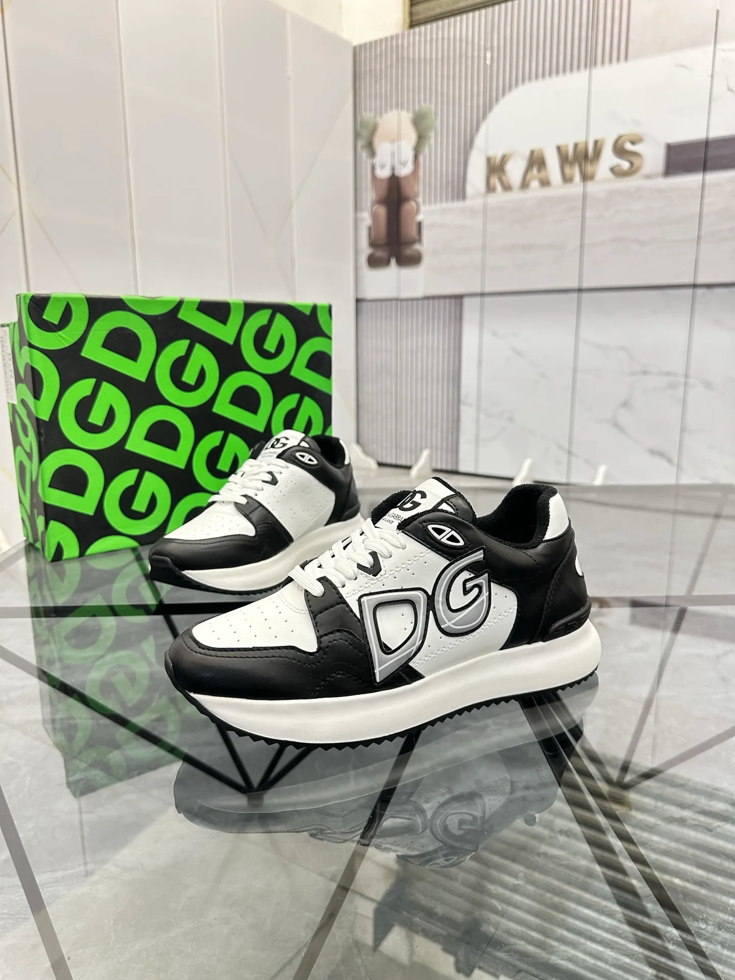 Men's shoes: 💰P500¥ Product trademark: DG "Dolce & Gabbana*" low-top sneakers Regular size: 38-44 (can be customized to 45.46.) Product materials: Upper imported cowhide stitching original material, breathable lining, original outsole. Number: 803